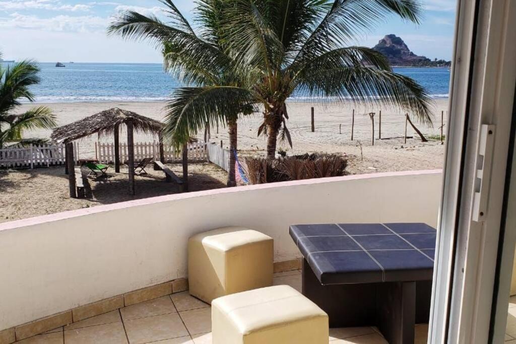마사틀란 Casa A Pie De Playa Isla De La Piedra 아파트 외부 사진